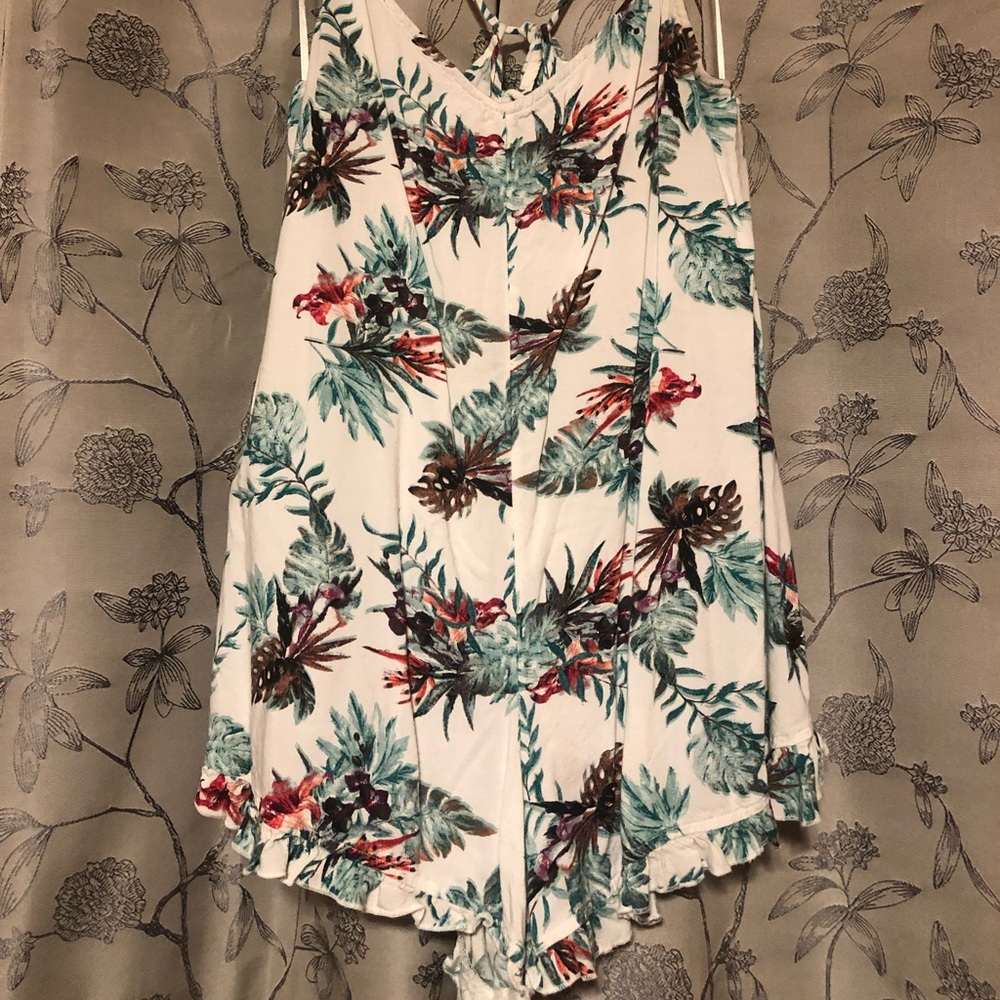 Floral ROXY romper. Criss cross tie back.